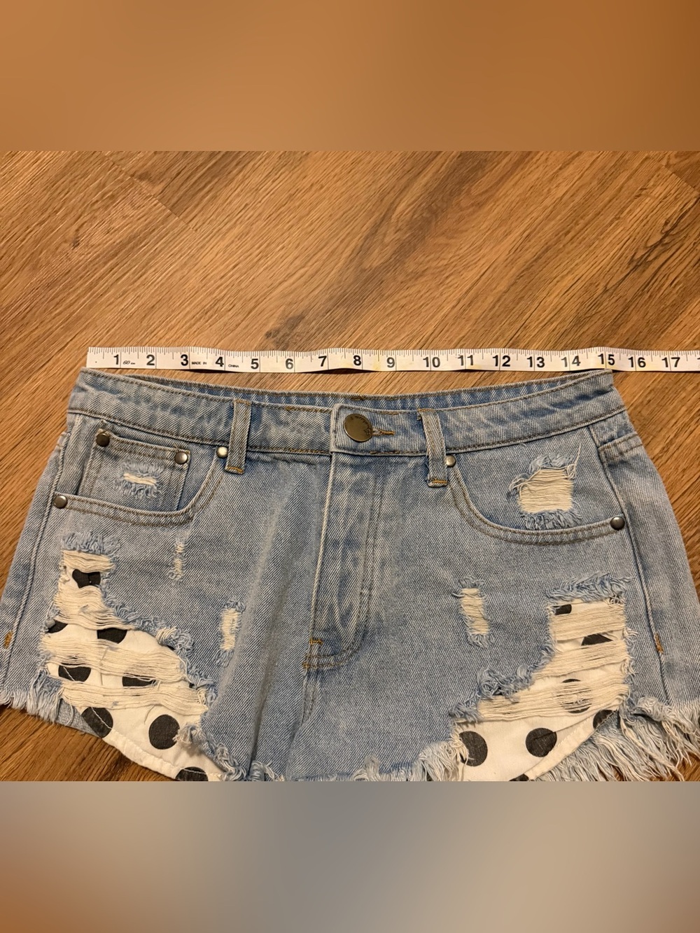 Signature8 Jean Shorts with Polka Dot Pockets Size Medium (0104) - Picture 4 of 6
